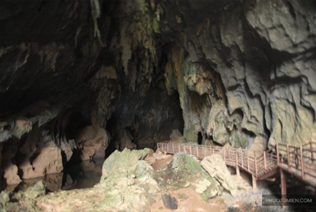 Dark Cave 