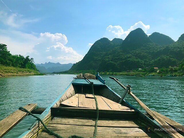 đi thuyền trên sông ròn