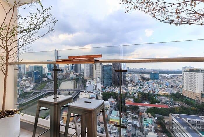 Ban công có view đẹp - Homestay Sài Gòn