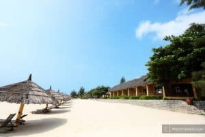 White Sands Resort có bãi biển riêng