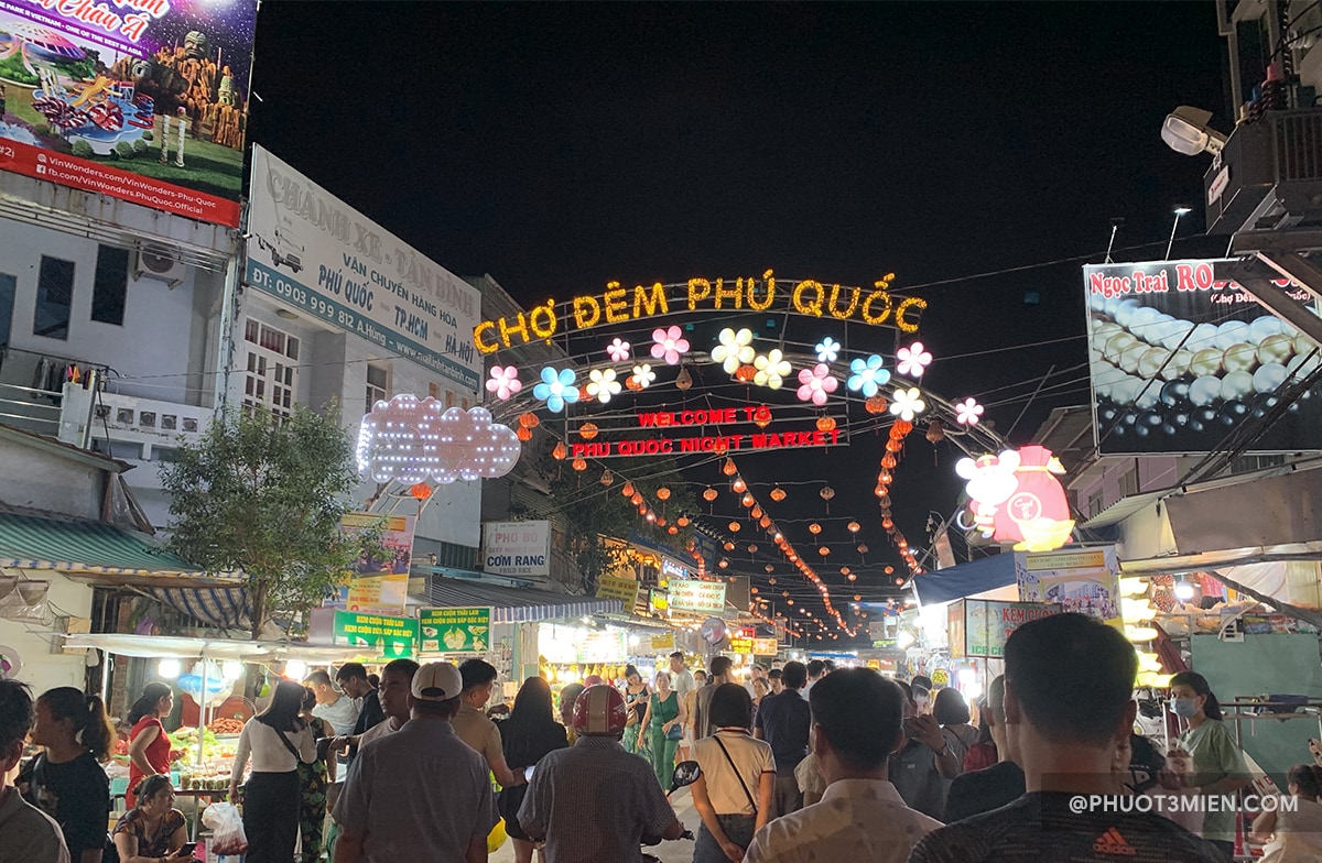 Local life in Phu Quoc night market