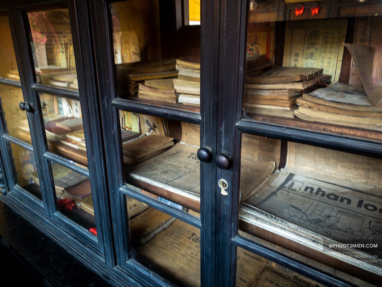 các tờ báo cũ còn được lưu giữ tại đây