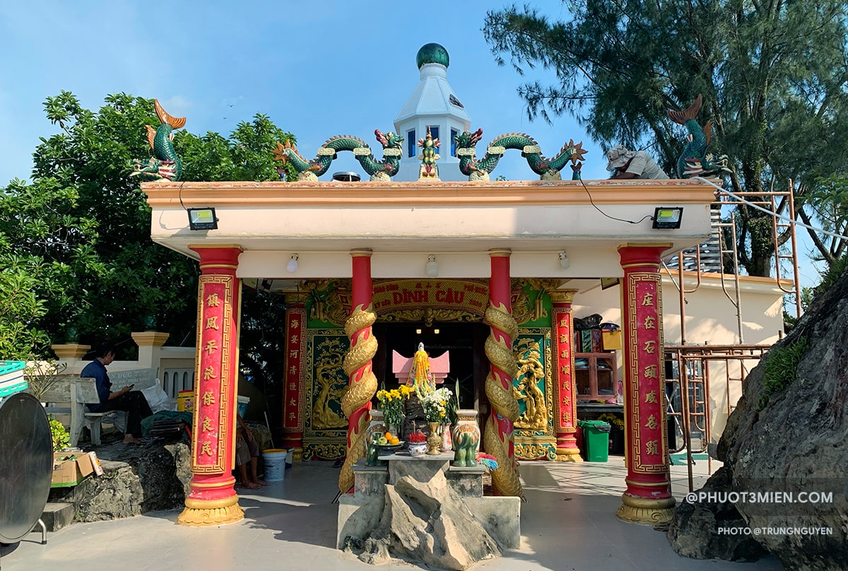 Dinh Cau temple