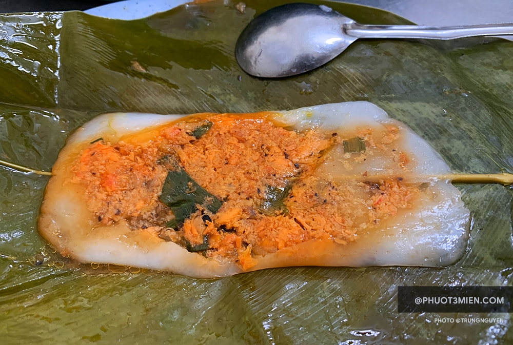 Banh Nam – Steamed Flat Rice Dumpling