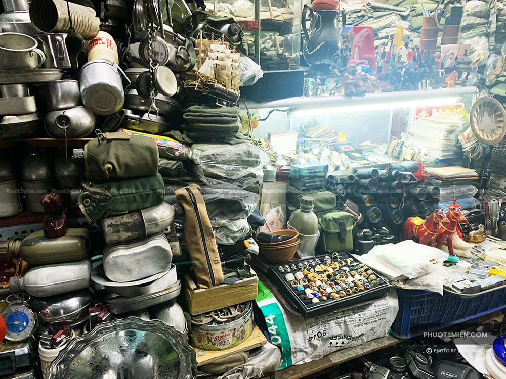 Các Gian hàng bán đồ thời chiến tranh việt nam