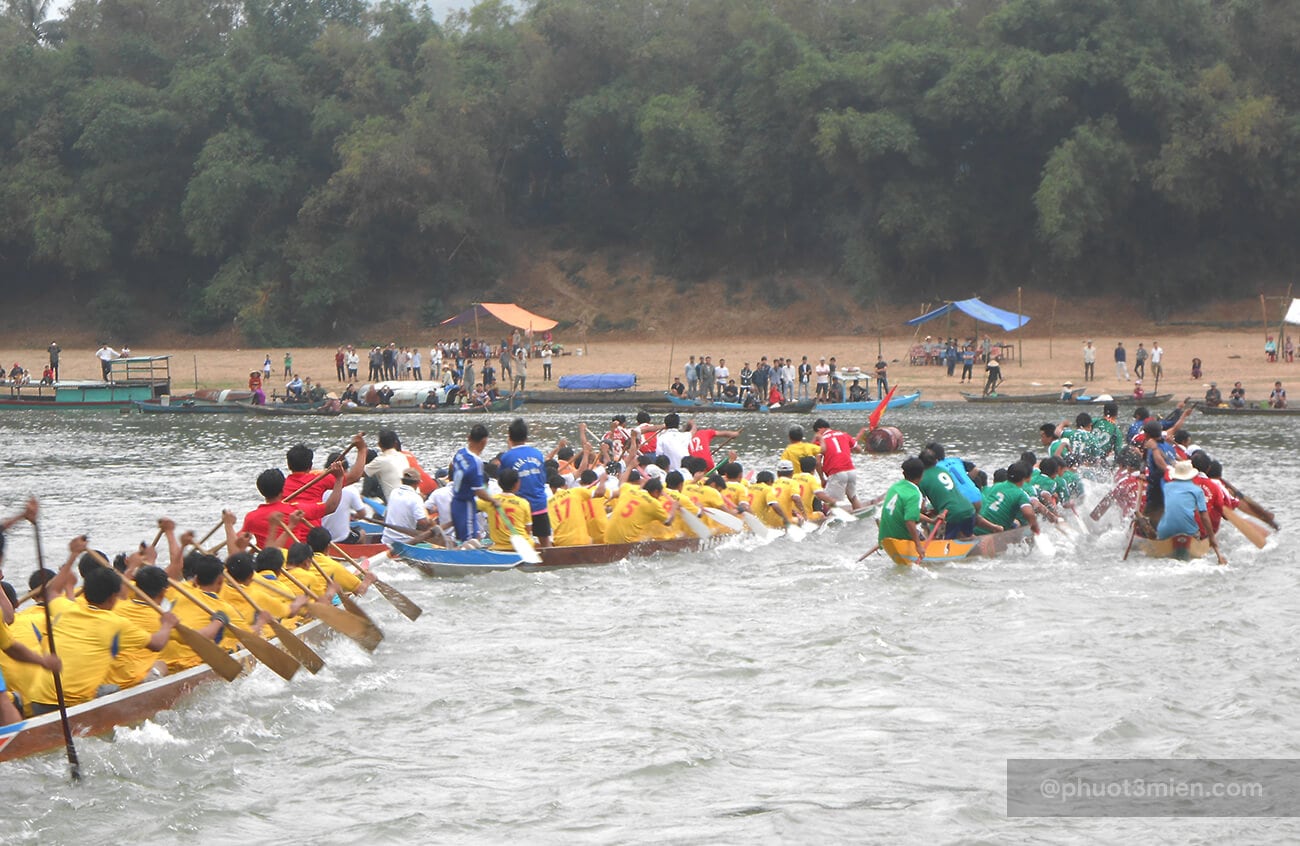 đua thuyền trên sông thu bồn