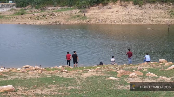 câu cá ở Hồ Định Bình