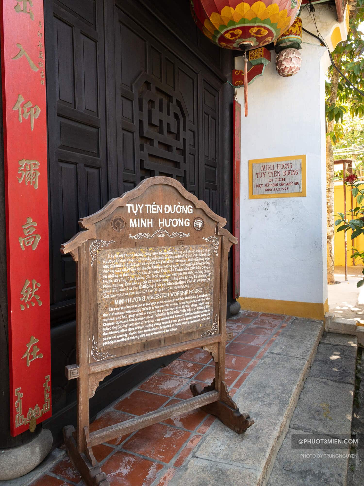 cổng vào Minh Hương đường